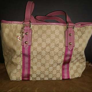 (Category: ) located in . Submitted by le.closet (Listing ID 12197699, Image 1). Description: .