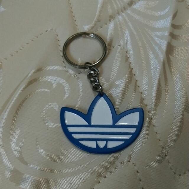 Adidas trefoil keychain outlet