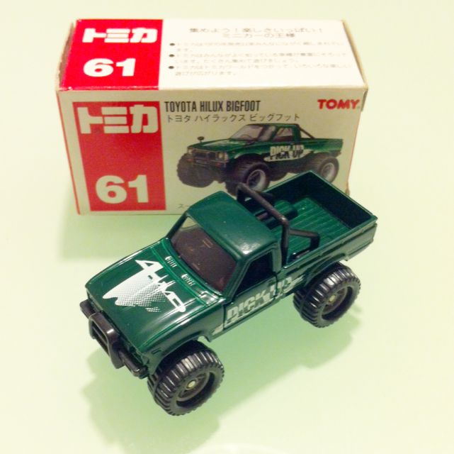 tomica hilux