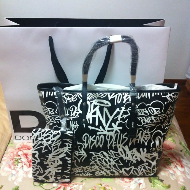 Dkny graffiti best sale tote bag
