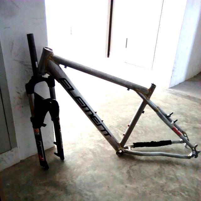 fork in bike frame