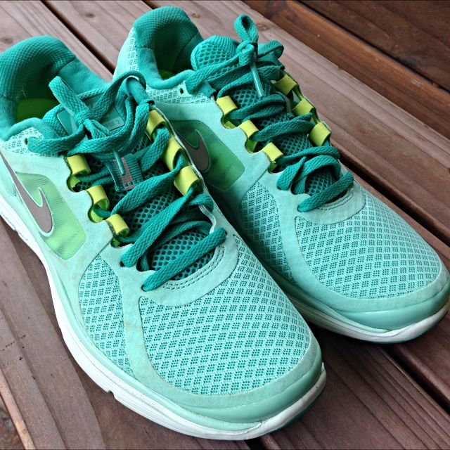 nike turquoise running shoes