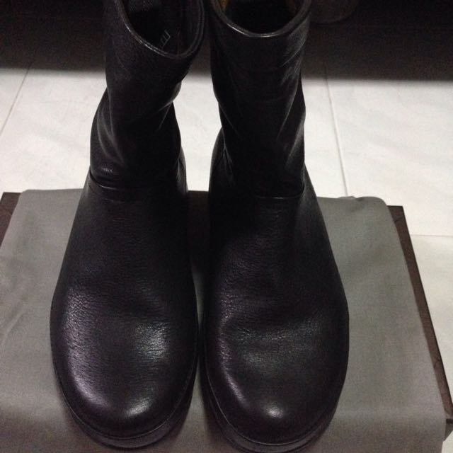 Fitflop Crush Leather Boots Women s Fashion Footwear Boots on Carousell
