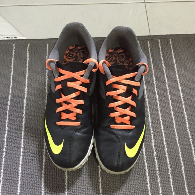 Nike bomba 2 on sale
