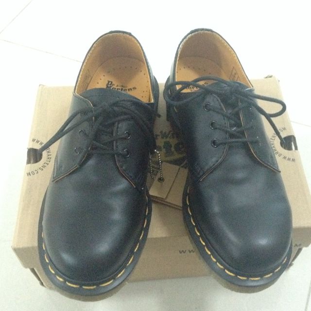 dr martens 1461 womens black smooth