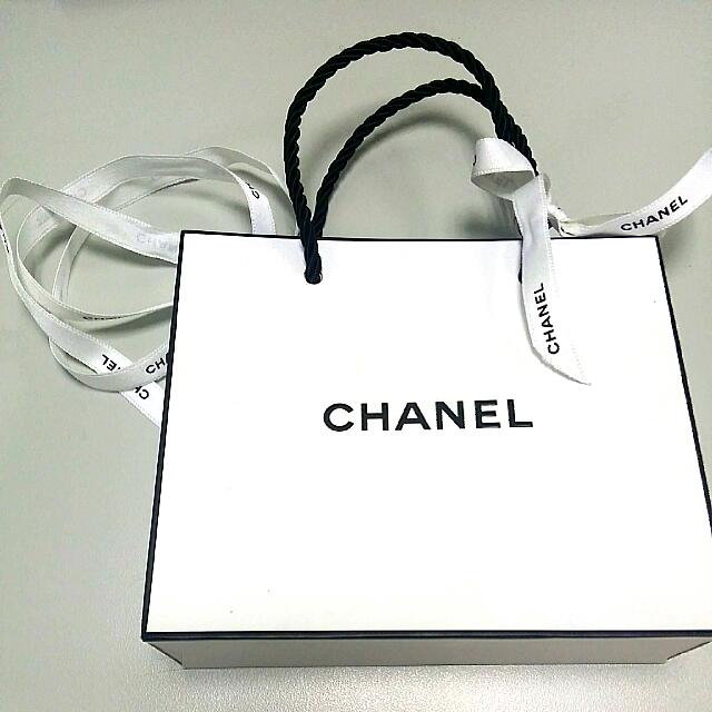 [New] Chanel White Paper Bag With Extra White Chanel Ribbon