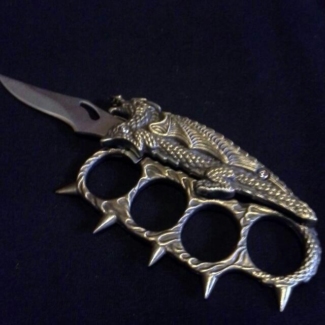 Bone crushing brass knuckle dragon spike 4 inch blade knife this