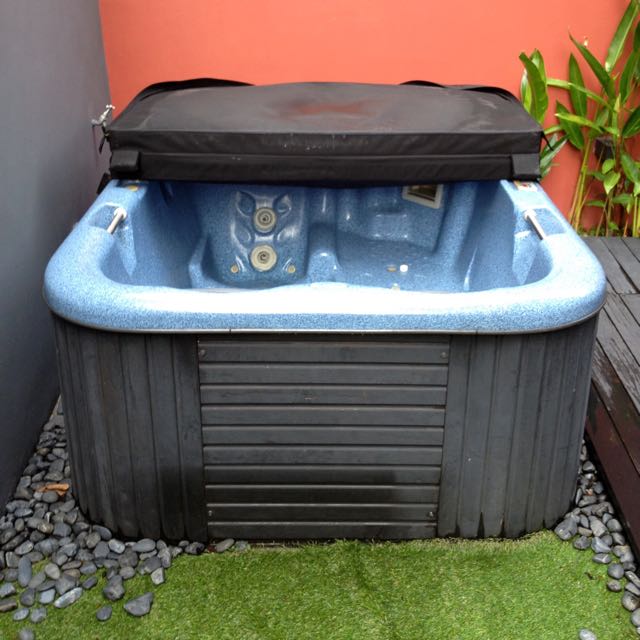 Free Monarch Spa Jacuzzi Good Condition., Babies & Kids, Bathing