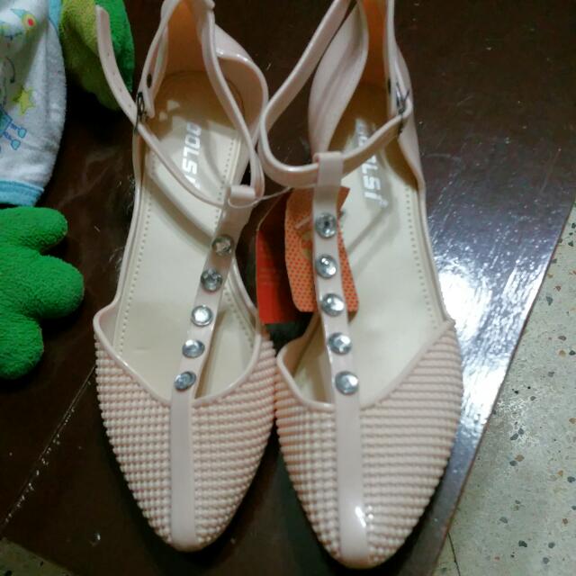 white jelly shoes
