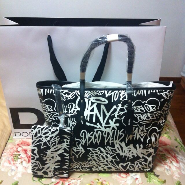 Dkny graffiti tote deals