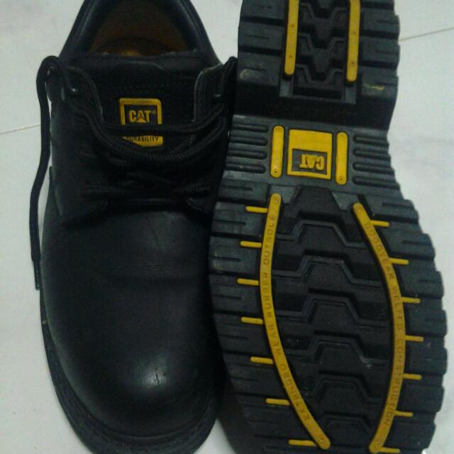 CAT ENGINEERED DURABILITY OIL RESISTANT SHOES