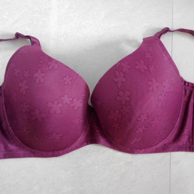 Triumph Floral bra 38B, Women's Fashion, New Undergarments & Loungewear on  Carousell