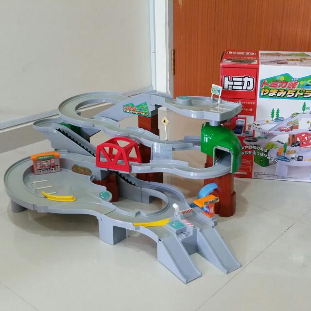 Tomica mountain cheap drive playset
