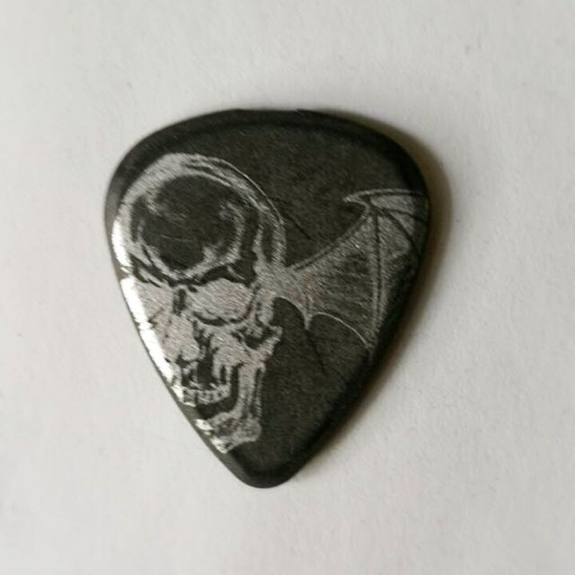 Synyster gates pick top