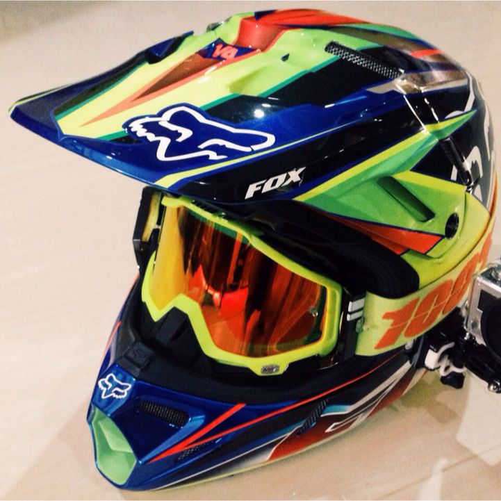 Fox v4 helmet Clearance