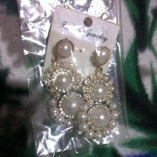 BRAND New Earring :)
