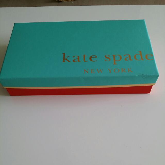 (Reserved) Kate Spade Gift Box, Luxury, Bags & Wallets on Carousell