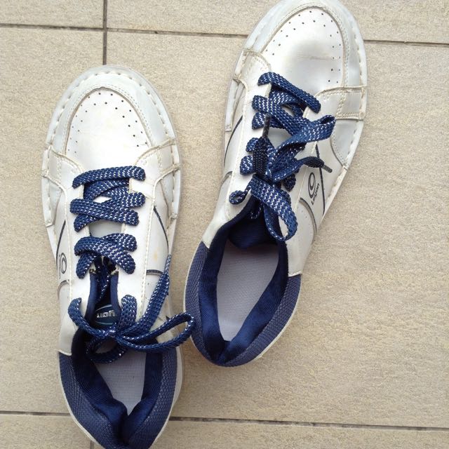 Beginner's Bowling Shoes, Sports Equipment, Sports & Games, Billiards & Bowling on Carousell