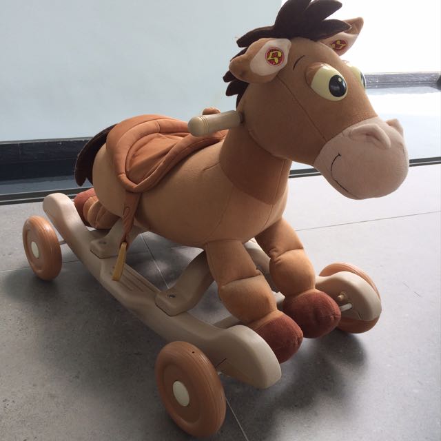 Bullseye cheap riding horse