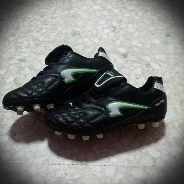NEW KRONOS KIDS SOCCER BOOTS Sports Equipment Sports Games Racket Ball Sports on Carousell