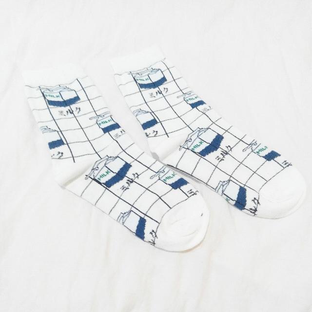 Milk shop grid socks
