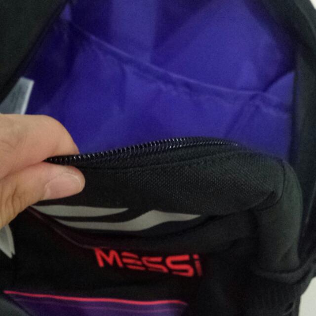 barcacentre on X: 📸  Messi's custom backpack that he brought on