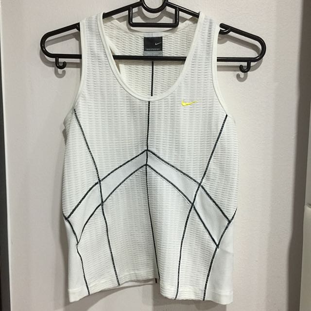 nike sphere element top