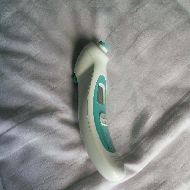 braun behind ear thermometer