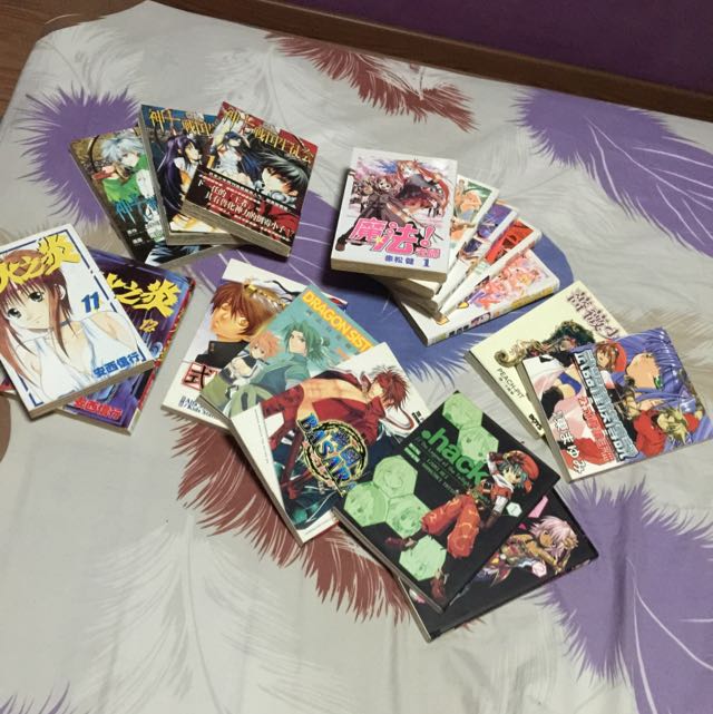 Assorted Comics (Category: Comics & Manga) located in Singapore. Submitted by rayark (Listing ID 13872767, Image 1). Description: Assorted comics All books in Mandarin Refer to photo for titles Buy all @ $20.