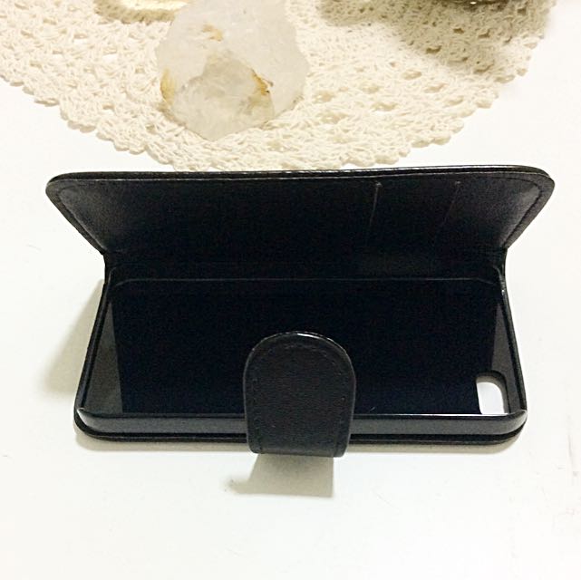 Flip Casing (IPhone5) (Category: Networking) located in Singapore. Submitted by genell (Listing ID 13842413, Image 2). Description: .