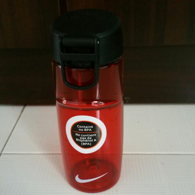 Nike Water Bottle BRAND NEW, Furniture & Home Living, Kitchenware