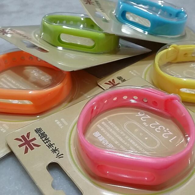 Miband Replacement Strap (Category: Cables & Adaptors) located in Singapore. Submitted by elworld (Listing ID 13977752, Image 1). Description: .