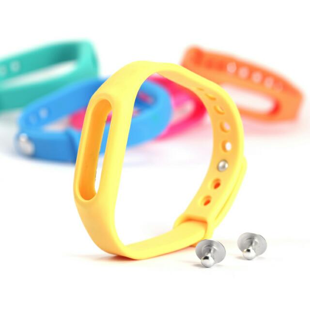 Miband Replacement Strap (Category: Cables & Adaptors) located in Singapore. Submitted by elworld (Listing ID 13977752, Image 3). Description: .