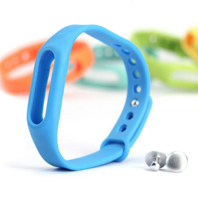 Miband Replacement Strap (Category: Cables & Adaptors) located in Singapore. Submitted by elworld (Listing ID 13977752, Image 2). Description: .