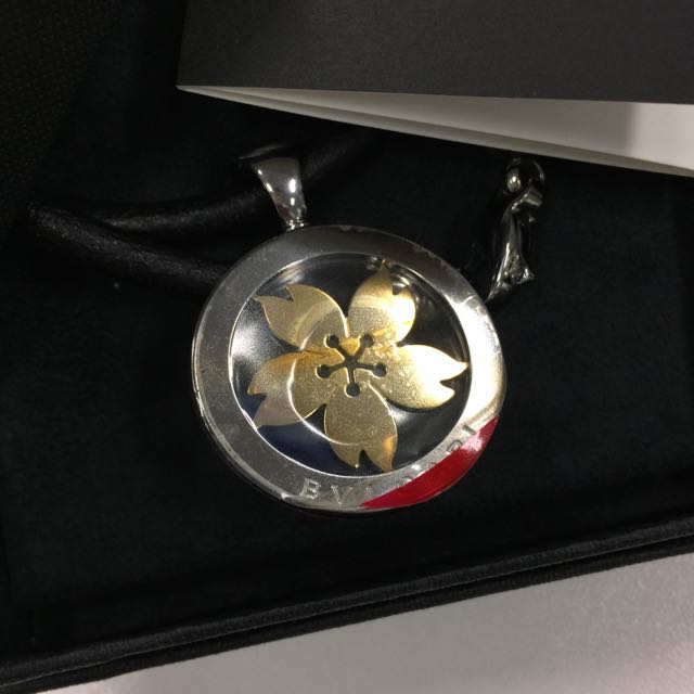 bvlgari tondo sakura flower pendant