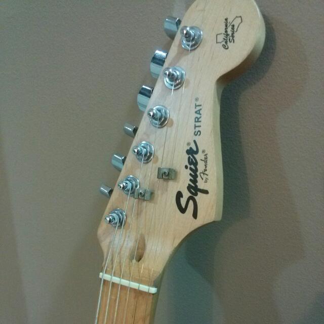 Squier by Fender Stratocaster California Series HSS, Hobbies & Toys