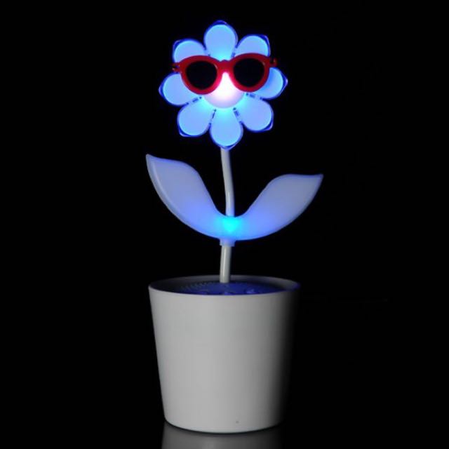 TAKARA Tomy Flower Rock Speakers With Dancing Flower And Light, Sports Equipment, Exercise