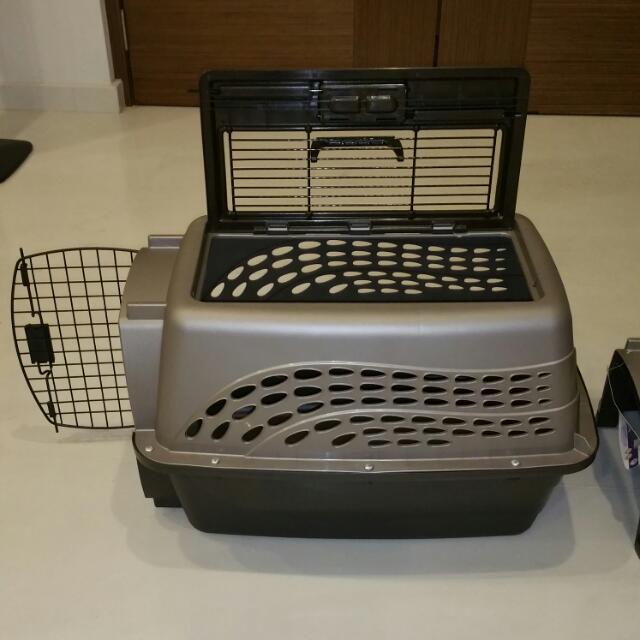 Petmate two store door top load
