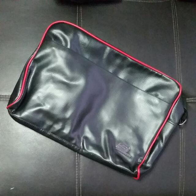 Skechers Messenger Bag, Men's Fashion, Bags, Sling Bags on Carousell