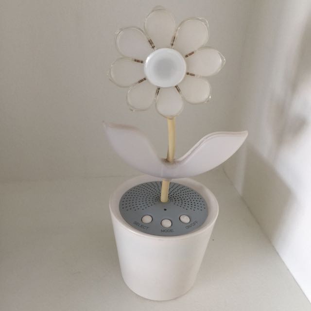 TAKARA Tomy Flower Rock Speakers With Dancing Flower And Light, Sports