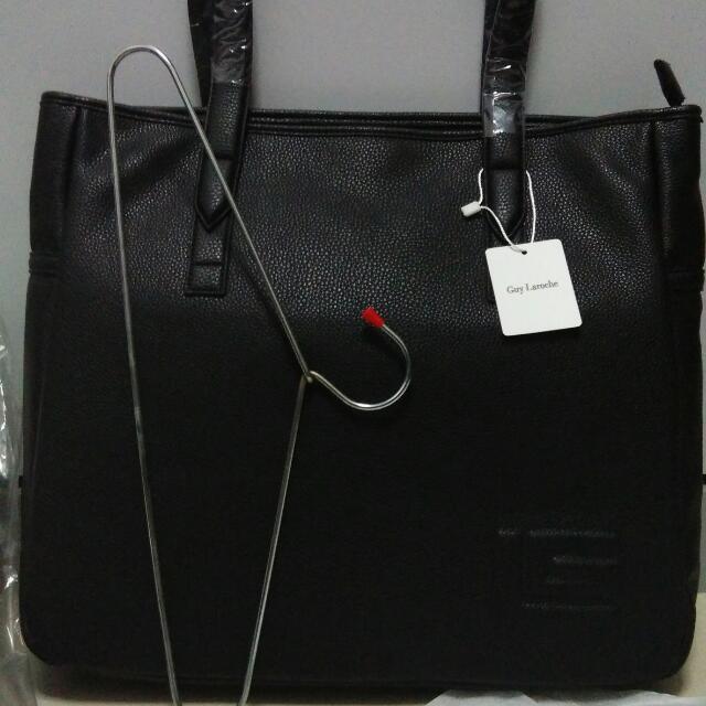 Guy Laroche Black Leather HandBag, Women's Fashion, Bags & Wallets, Tote  Bags on Carousell