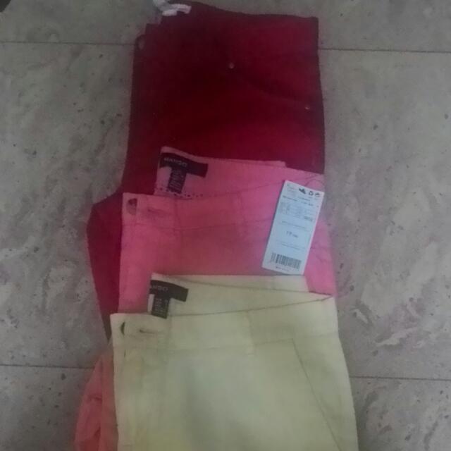 Mango Basic Jeans (Category: Jeans & Leggings) located in Singapore. Submitted by recklessreese (Listing ID 14280851, Image 1). Description: .
