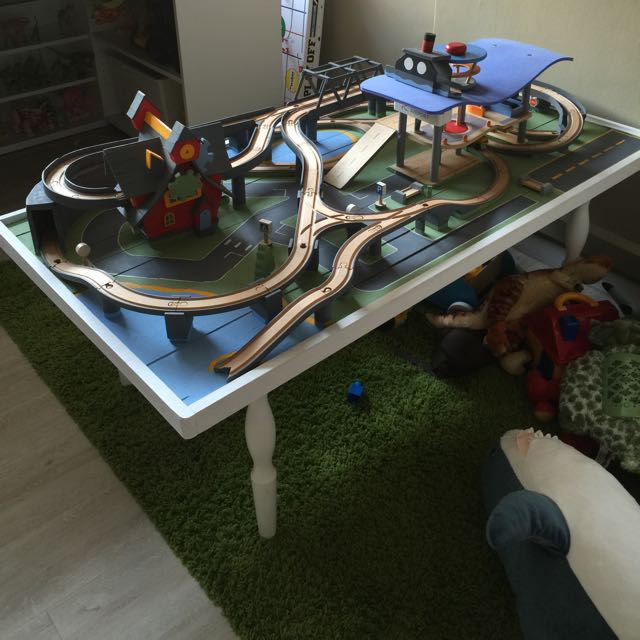 kids train track table