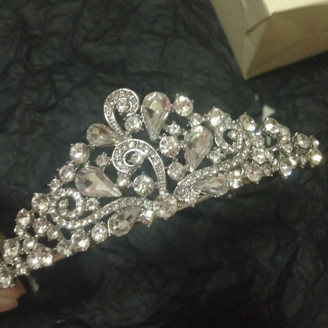 LOVISA Tiara 1, Women's Fashion, Jewelry & Organisers, Body Jewelry on Carousell