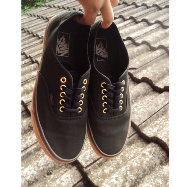 vans authentic black gum sole