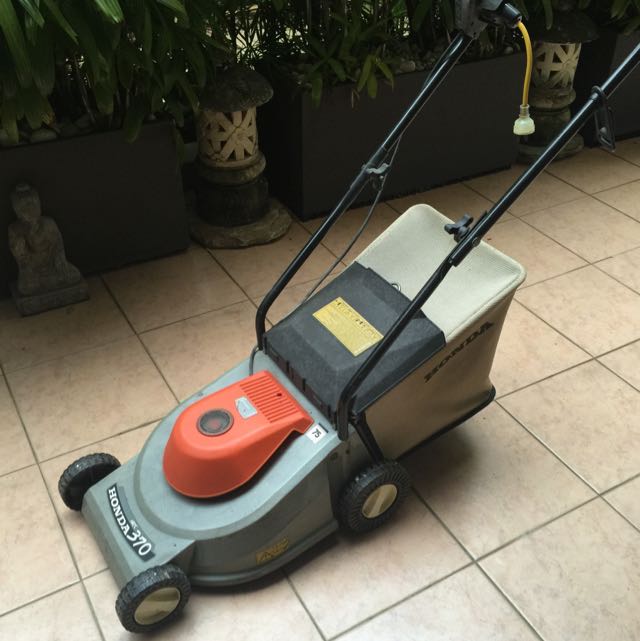 Honda HRE370 1300w Electric Rotary Lawnmower Furniture Home