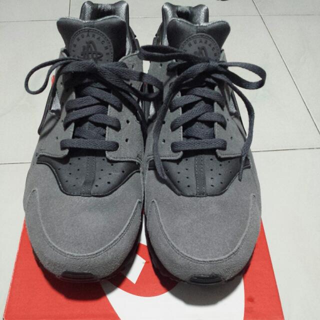 Nike air hotsell huarache grey suede
