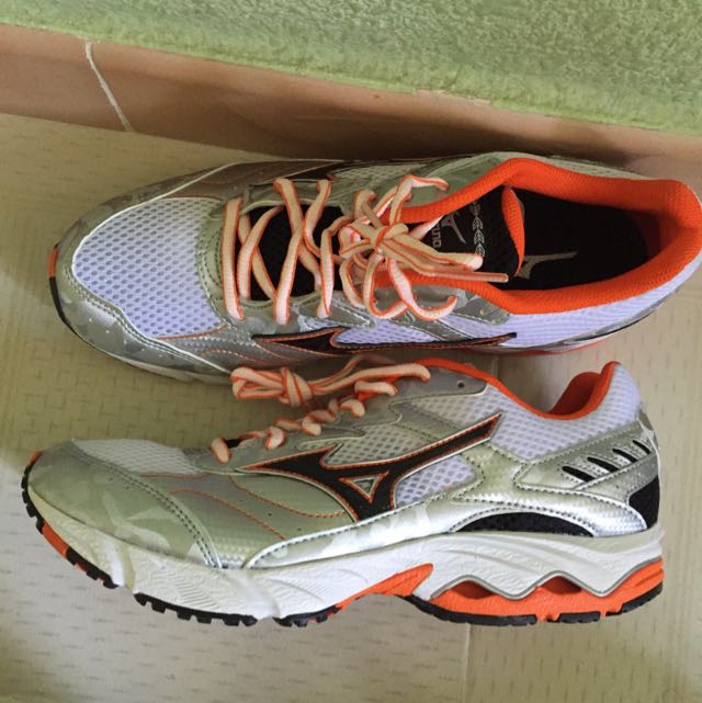 Mizuno running shoes manufacturer clearance