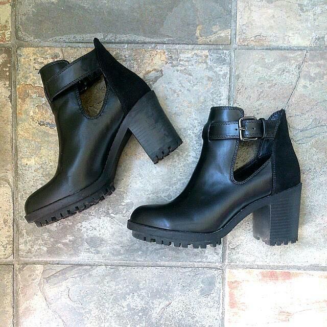 Zara cut out boots top