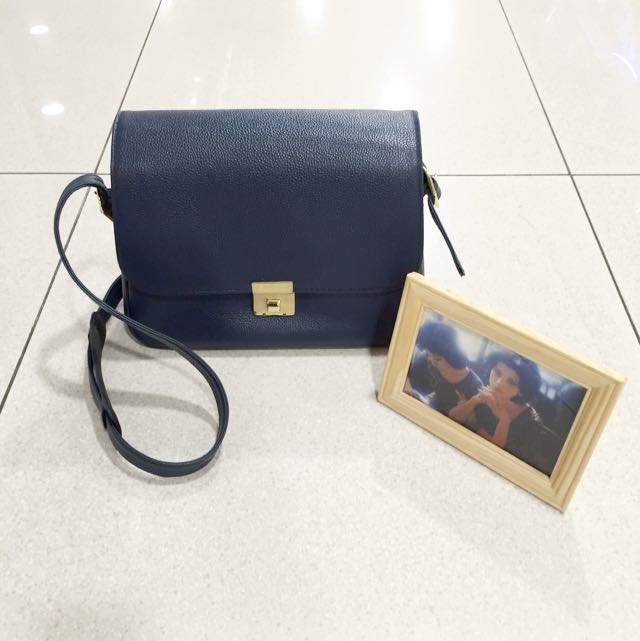 sia stewardess sling bag